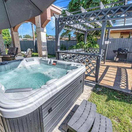 Amazing 3 Bed Home With Playground, Jacuzzi Grill Miami Exterior foto